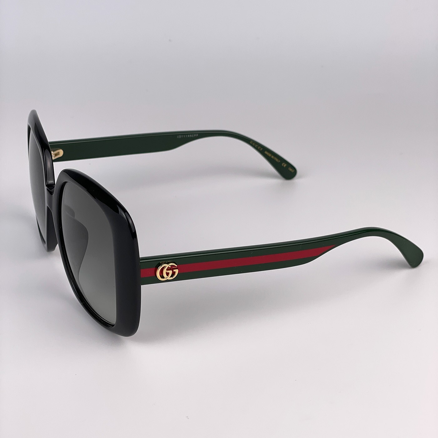 Pre-owned Gucci Gg0714sa 001 Black Green Grey Grad Oversized Square Women Sunglasses In Gray