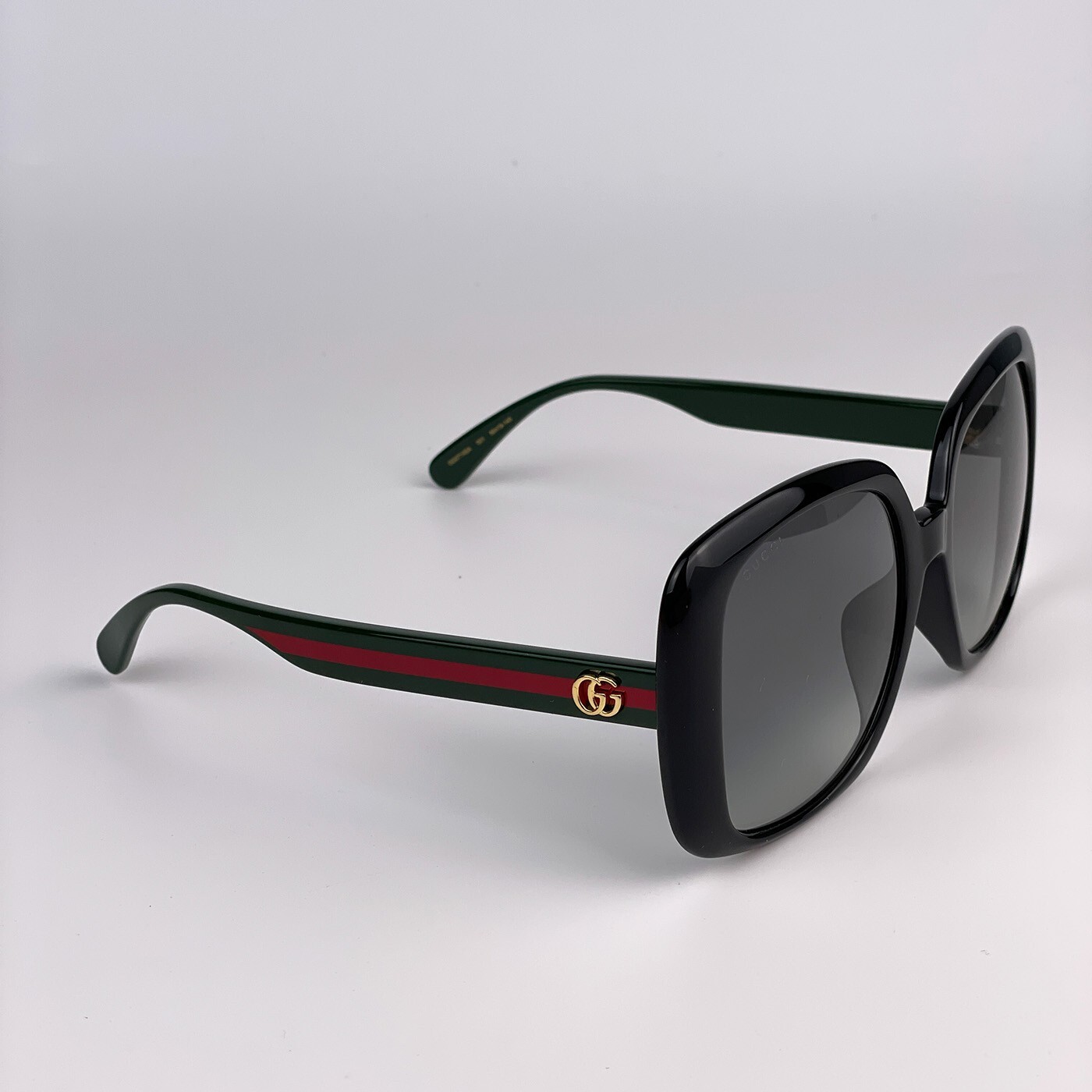 Pre-owned Gucci Gg0714sa 001 Black Green Grey Grad Oversized Square Women Sunglasses In Gray