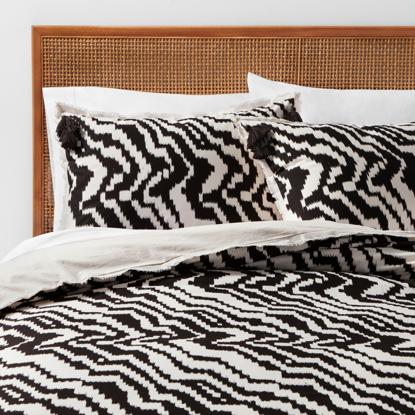 NEW Mallorca Ikat Duvet Cover Set Opalhouse Black White Zigzag