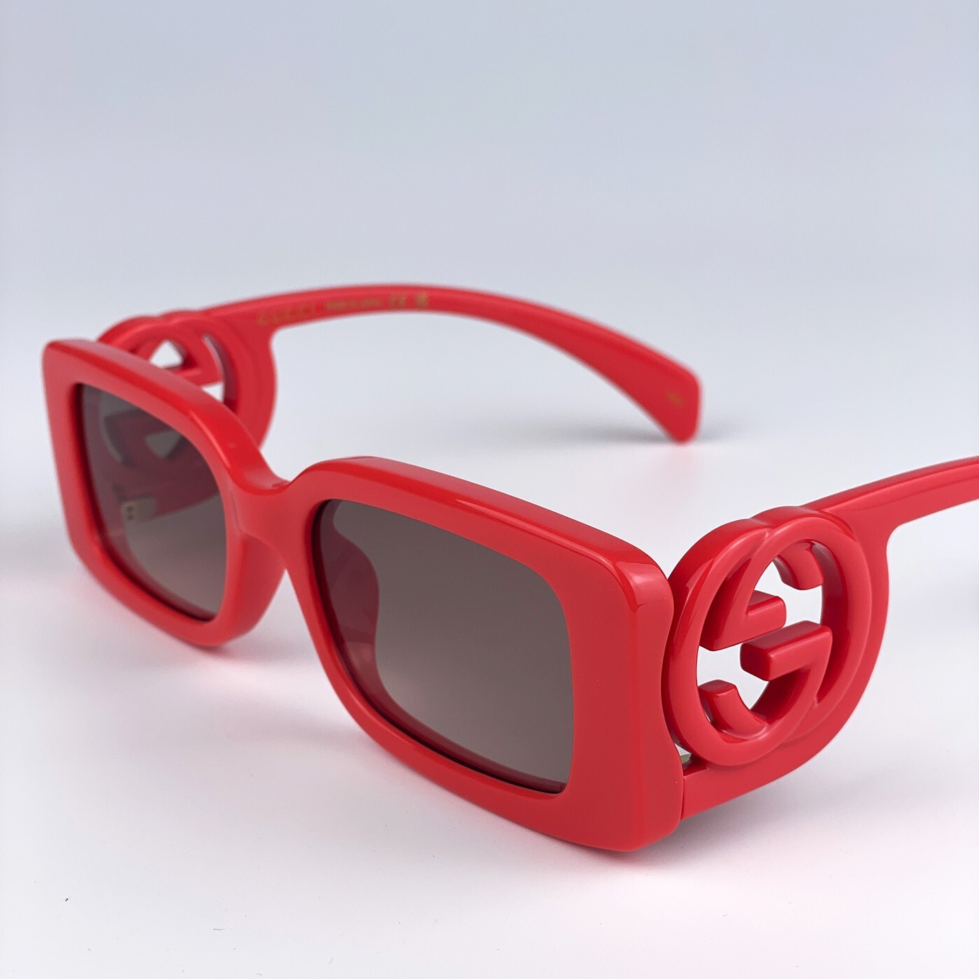 Pre-owned Gucci Gg1325s 005 Red Brown Gradient Rectangle Women Sunglasses 54mm