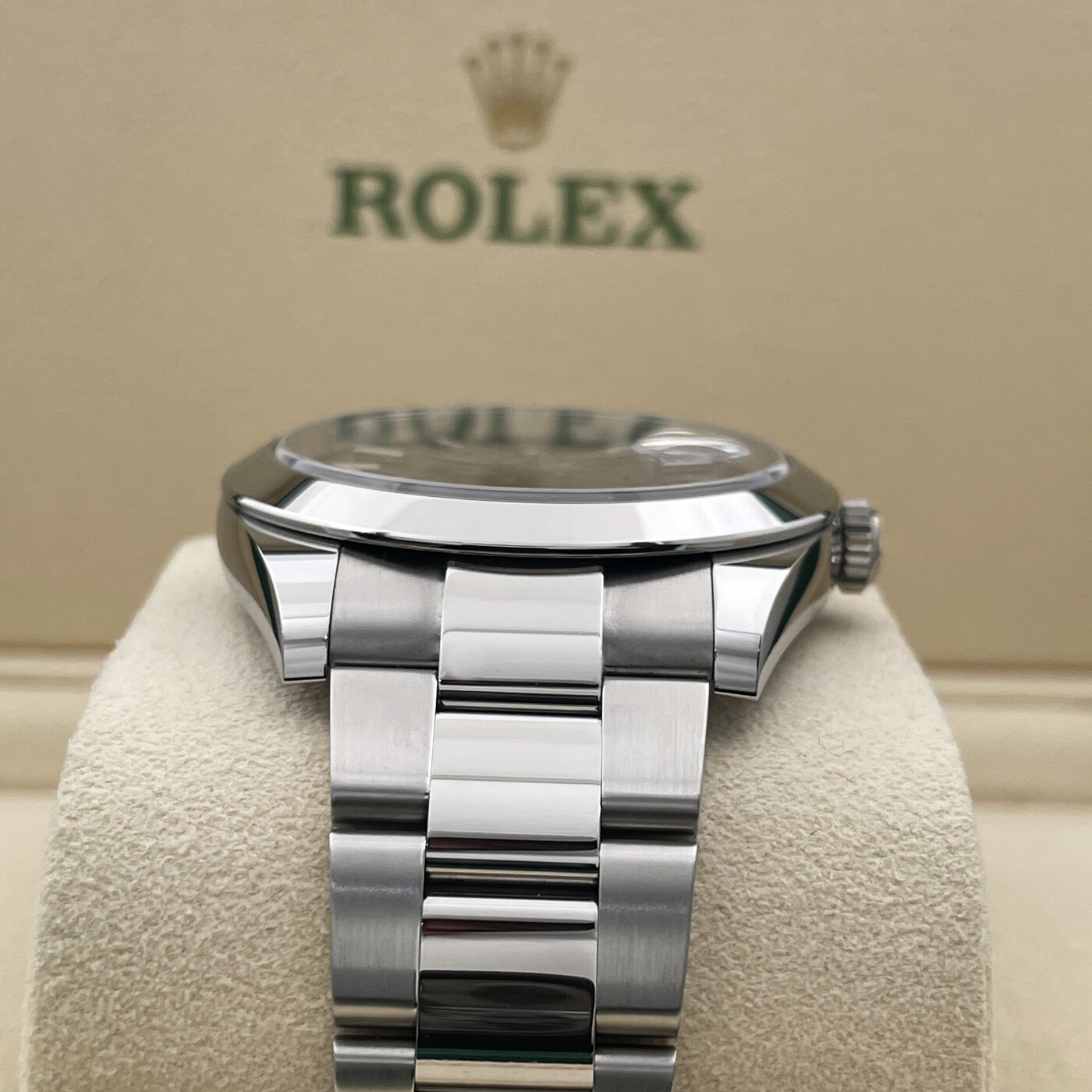 Pre-owned Rolex Datejust 41 Smooth Bezel Black Index Oyster 126300 Complete Unworn