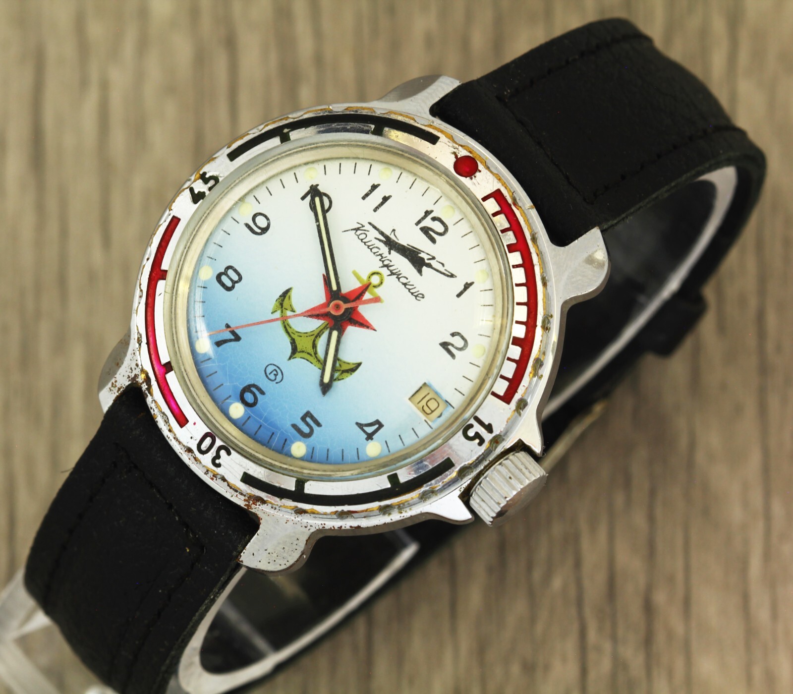 Vostok komandirskie Wostok 2414A Red star on the dial