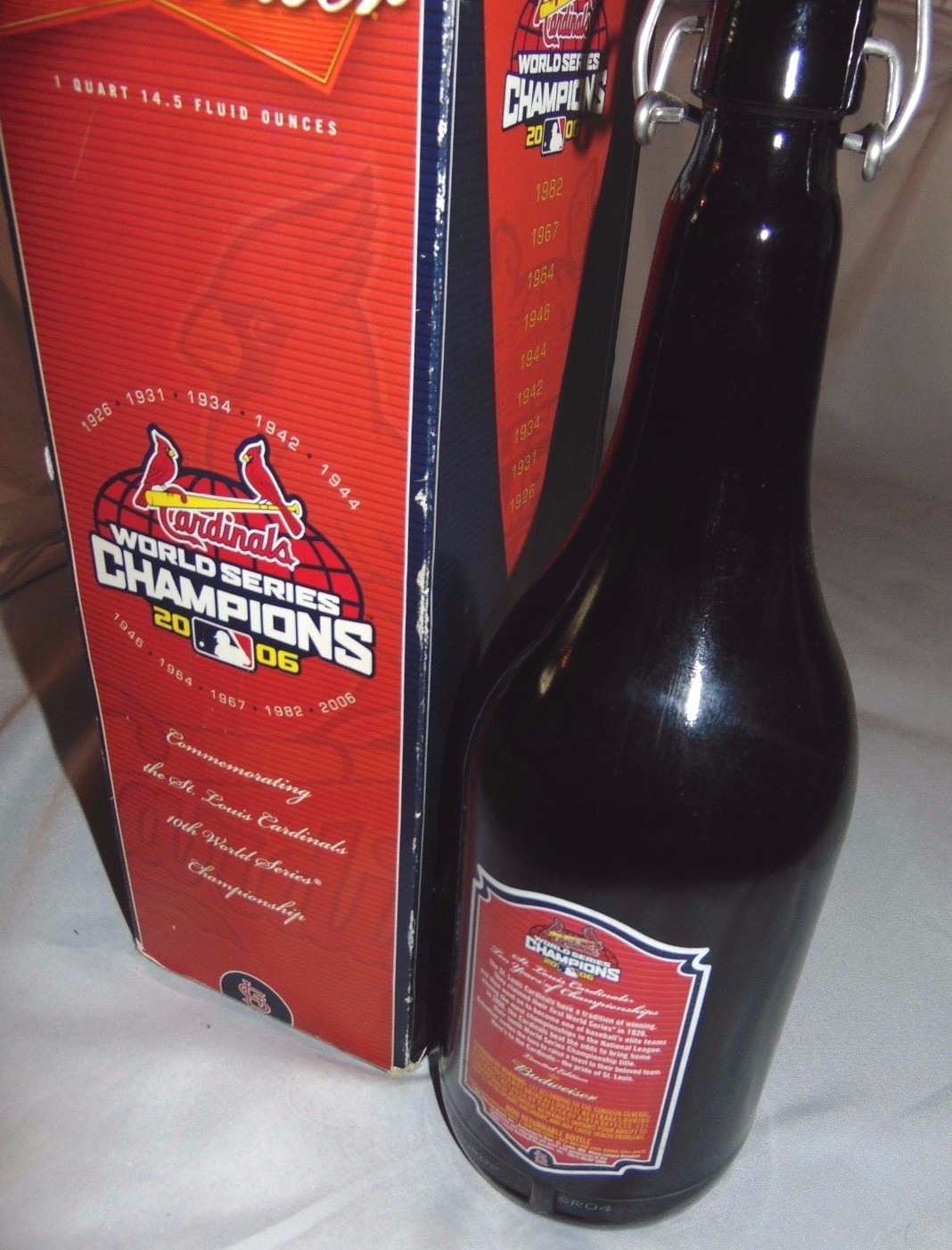 BUDWEISER Collectible EMPTY 1 Qt 14.5 oz CARDINALS World Series Champions 2006