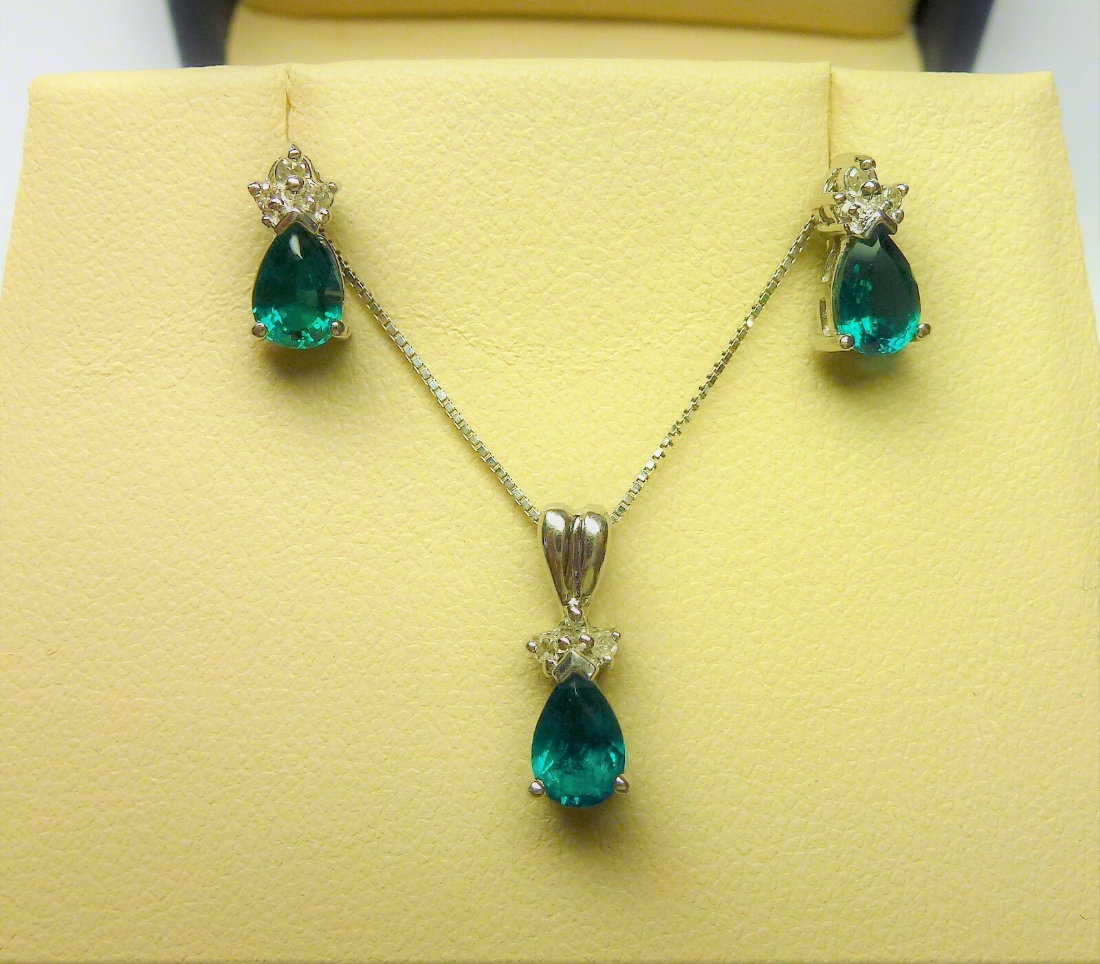 14K Solid White Gold Green Pear Cut Tourmaline&Diamond Earrings And Pendant Set