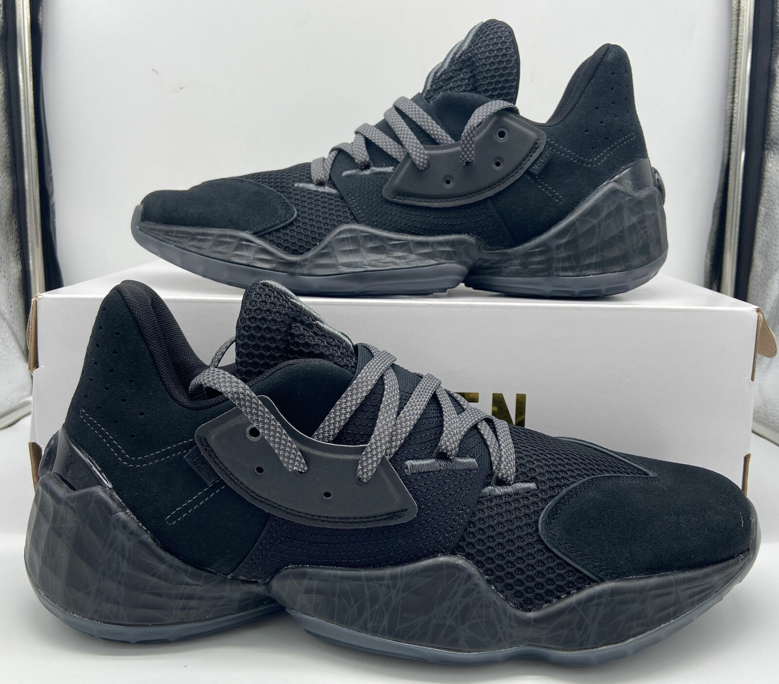 

Мужские баскетбольные кроссовки Adidas Harden Volume 4 GCA James Lights Out FV5572, Черный, harden vol. 4