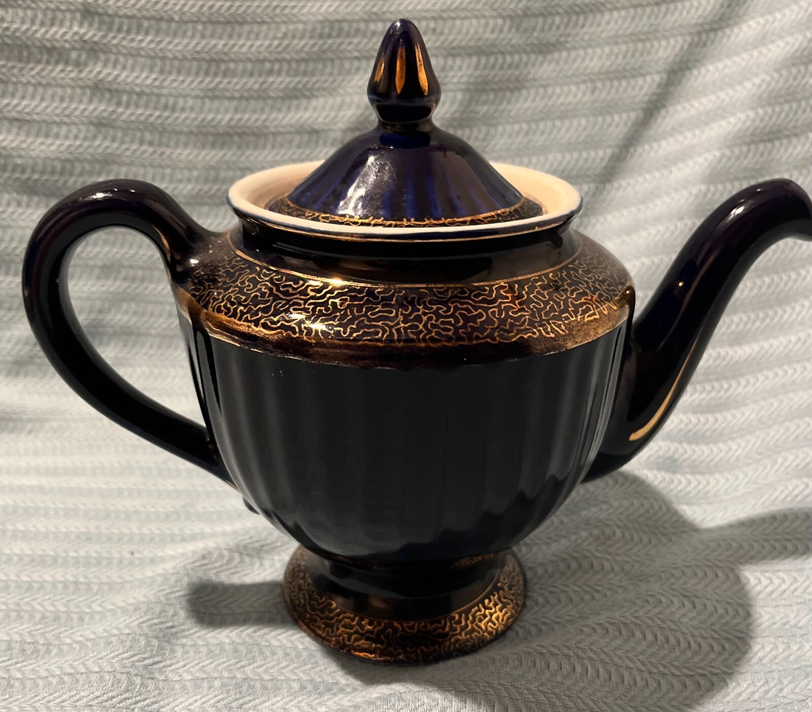 Blue And Gold Vintage Hall 6 Cup Teapot