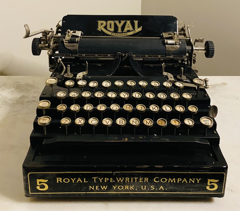 Royal typewriter photos of Royal 5 by year then serial number by date