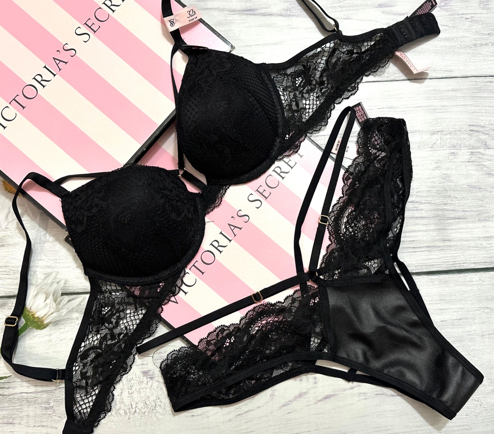 Victoria's Secret Strappy Bombshell Fishnet Lace Push Up Bra