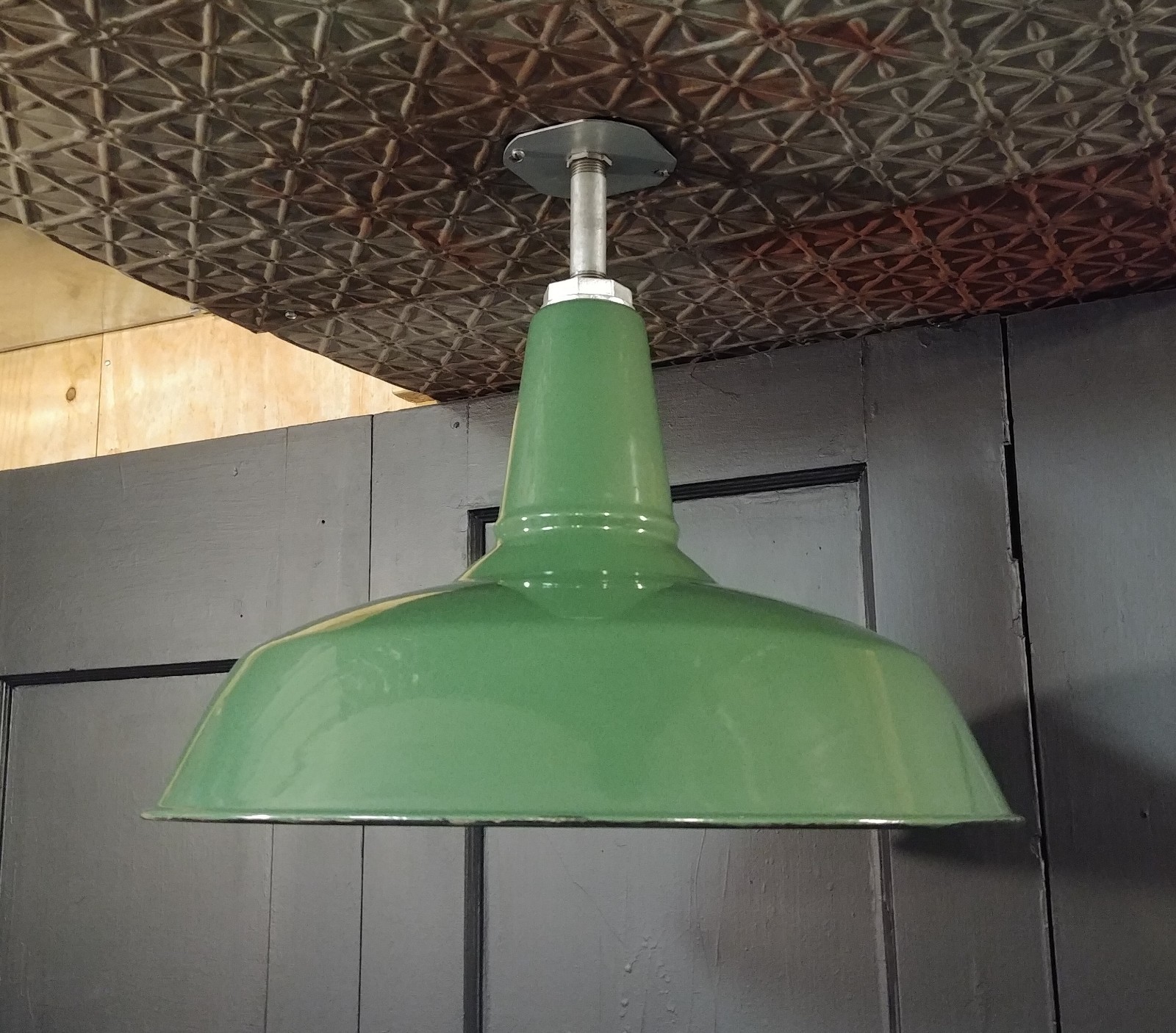 VTG Benjamin Green Porcelain Enamel Barn Light Fixture - 18
