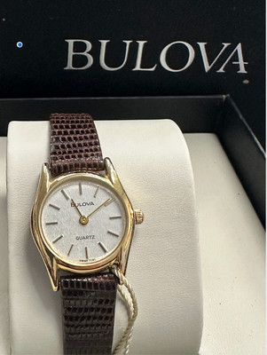 Vintage Bulova Women's Watch Swiss Made 92669-1Y Box & Papers New Old Stock