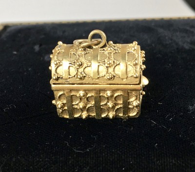 Vintage Large 14K Gold Etruscan Style Trunk Charm Lots of Detail Opens  Quality