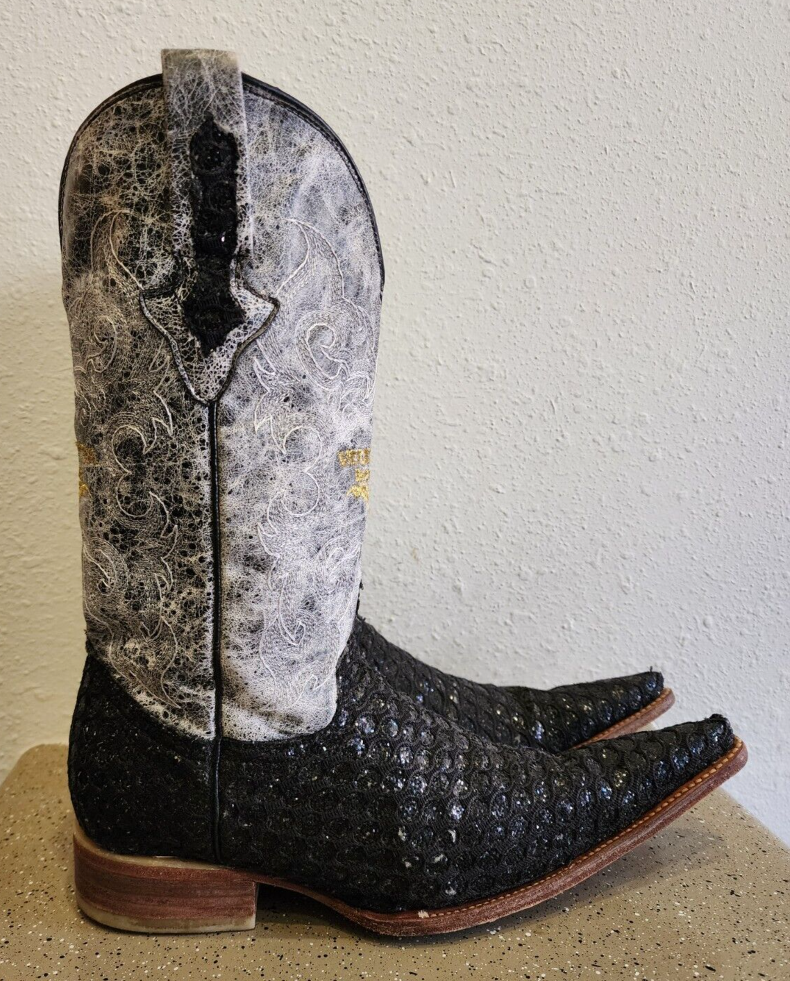 Black Sparkle Leather Long Pointy Toe Size 7 D