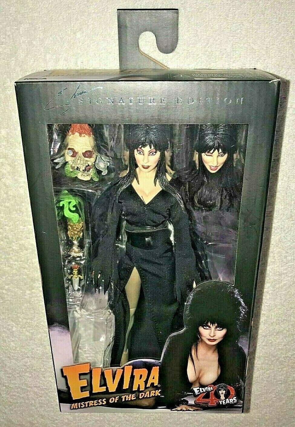ELVIRA/フィギュアキット Amazon.com: NECA - Elvira - 8” Clothed Action Figure – “Red