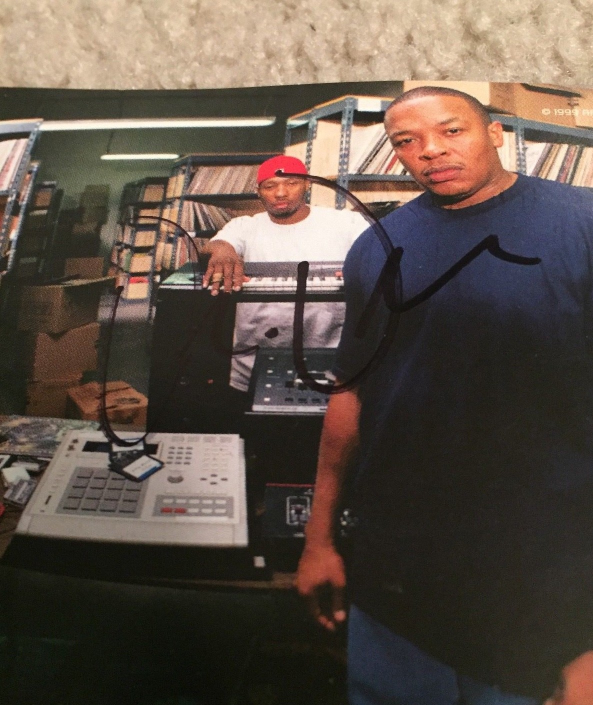 DR DRE SIGNED AUTOGRAPHED CHRONIC 2001 CD BOOKLET PAGE PHOTO AUTO DEATH ROW NWA