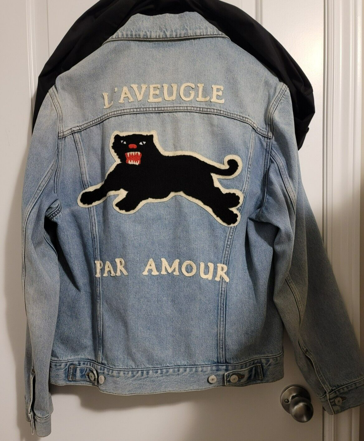 GUCCI sz IT 50 US L Mens Blue Denim Jacket with Panther GUCCI sz IT 50 US L Mens Blue Denim Jacket with Panther