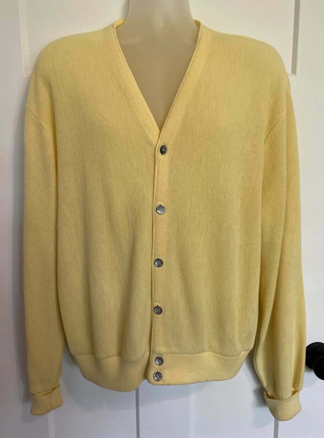 VINTAGE Mens LL BEAN Cardigan SWEATER Long Sleeve YELLOW VINTAGE Mens LL BEAN Cardigan SWEATER Long Sleeve YELLOW