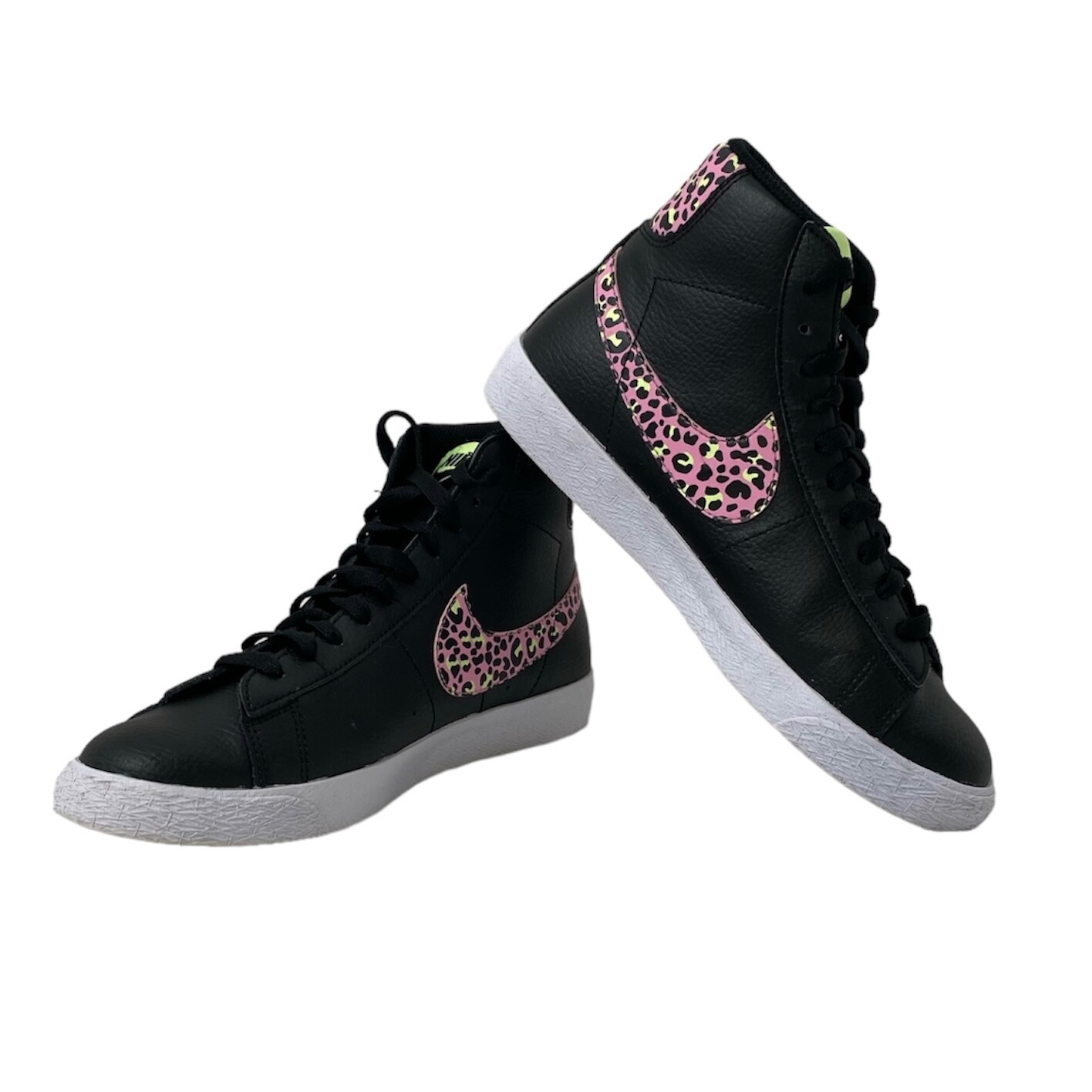 Girl's Size 6Y Sneakers Nike Blazer Mid GS Black and Pink