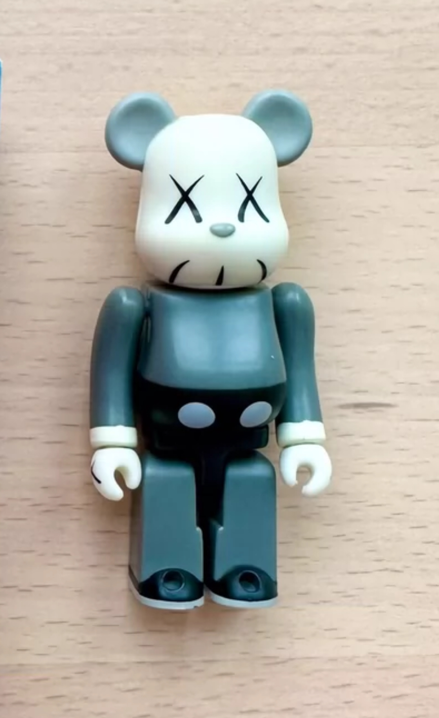Bearbrick Series 4 ARTIST KAWS 100% Medicom Be@rbrick Bearbrick Series 4 ARTIST KAWS 100% Medicom Be@rbrick