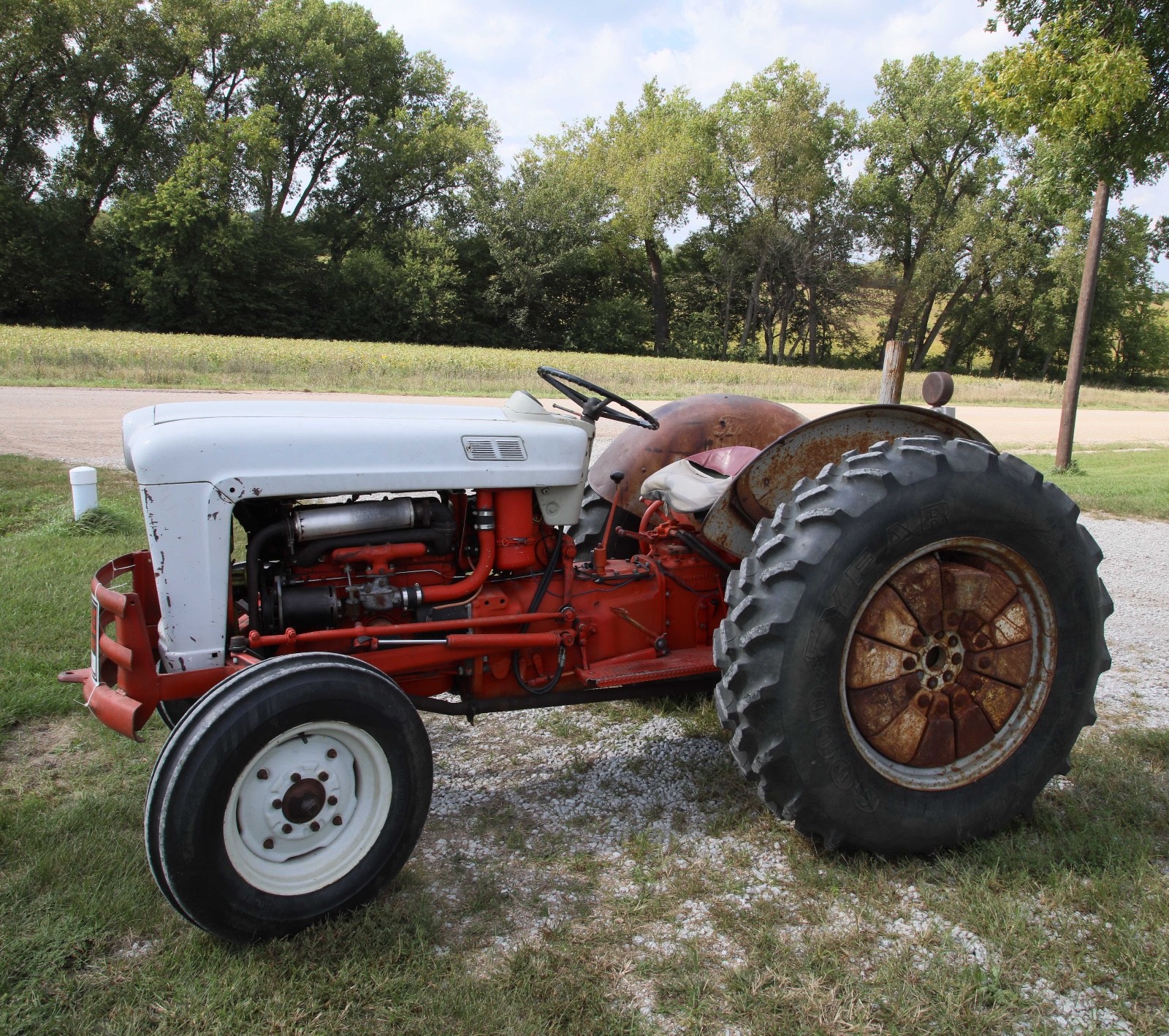 FORD TRACTOR 1957/58 860 40 HP 5 SPEED LIVE PTO HYDRAULICS REAR WHEEL WEIGHTS