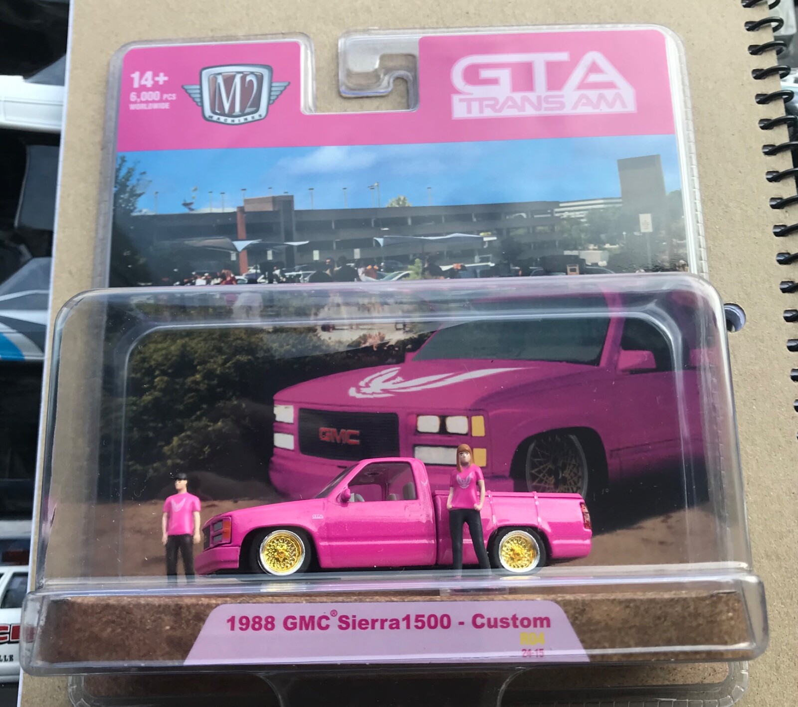 レア！チェイスカー！M2マシーン　GMC　シエラ　トランザムバージョン M2 MACHINES 2024 GTA TRANSAM DIORAMA 1988 GMC SIERRA 1500