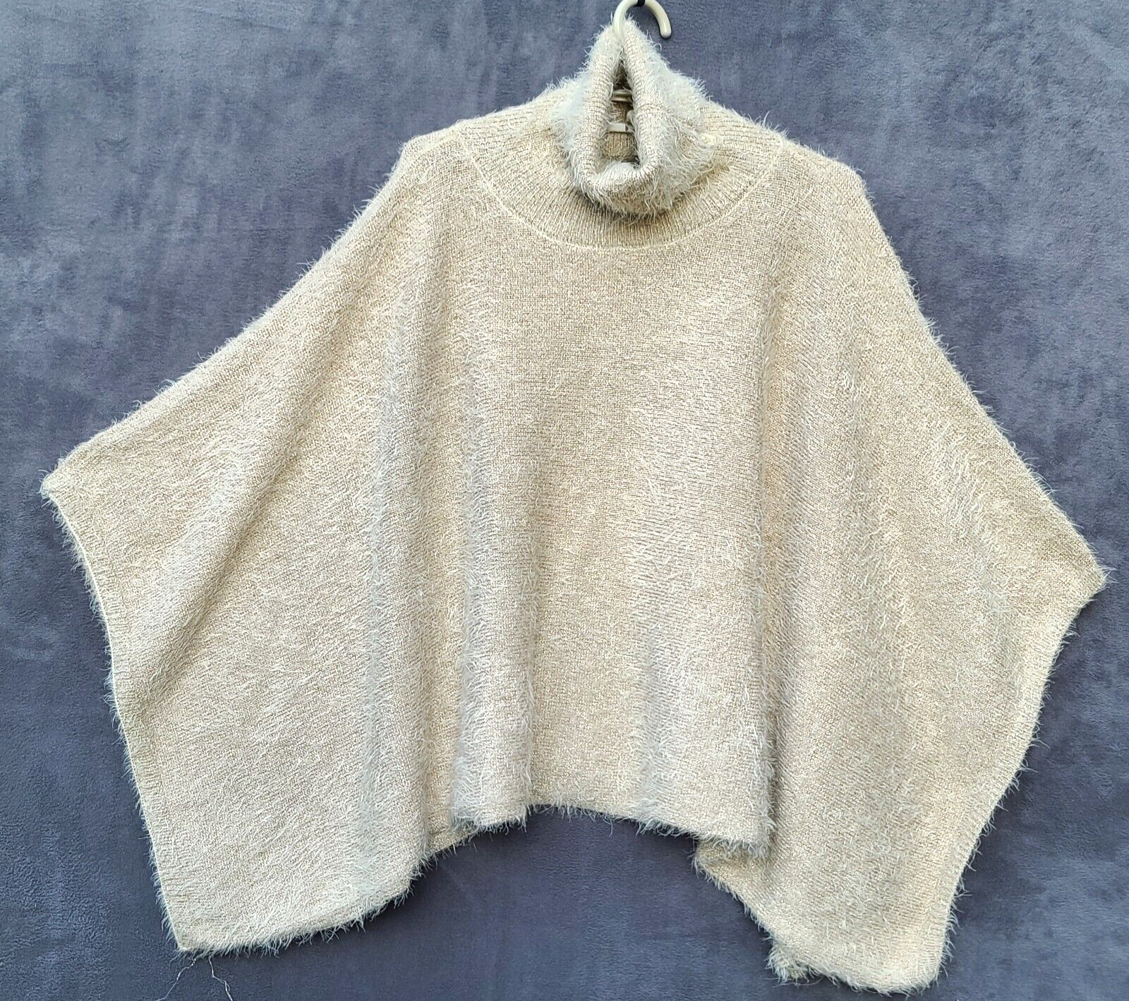 Poncho☆ Anthropologie Akemi + Kin Eyelash Poncho OS Cream Gold