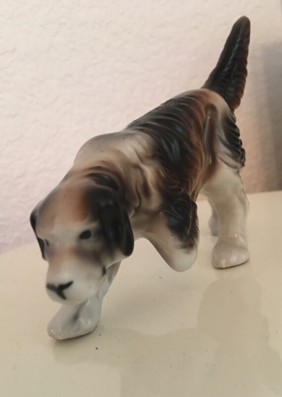 Vintage Japan  3 1/2” Porcelain Pointer Hunting Dog Figure