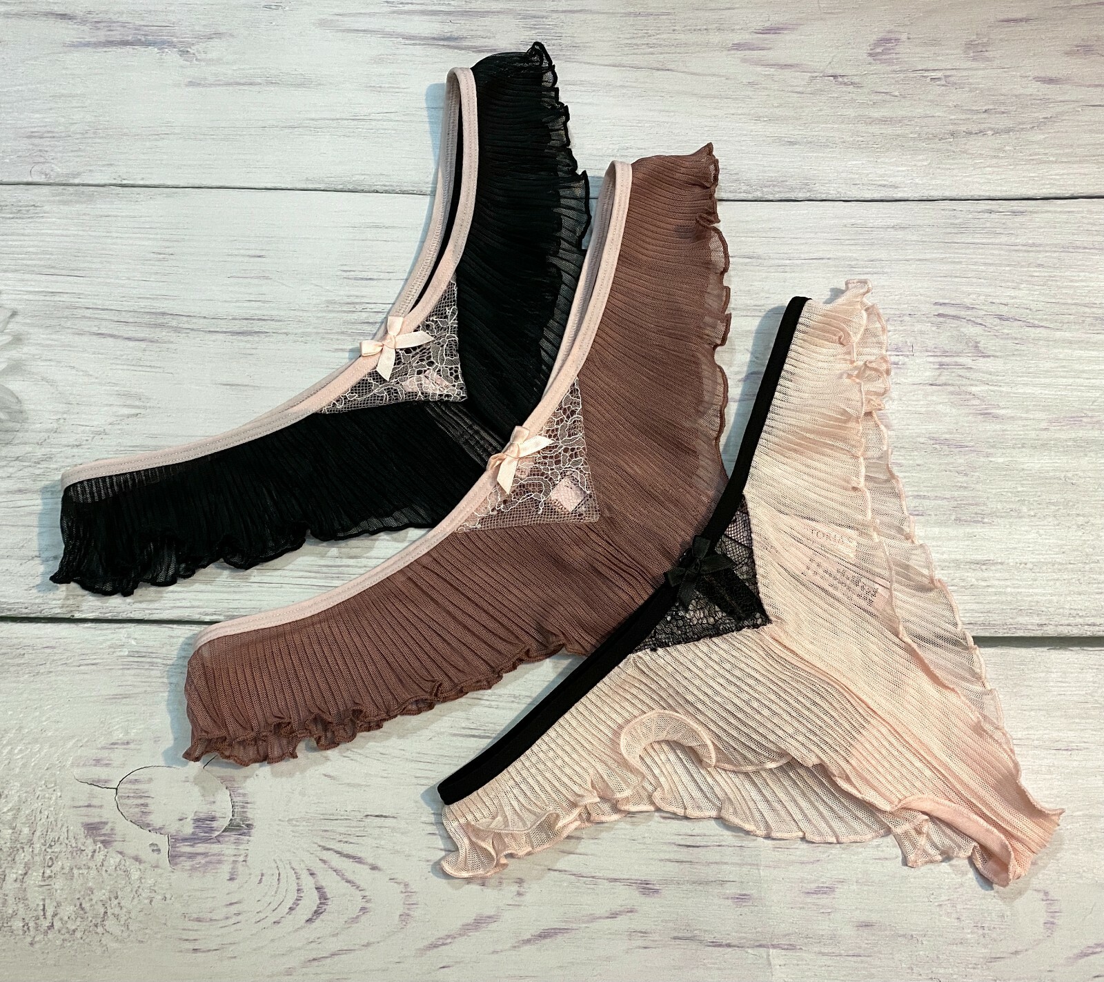 

Плиссированные мини-трусики-стринги Victorias Secret Dream Angels Rush Itsy, Pink black brown rose