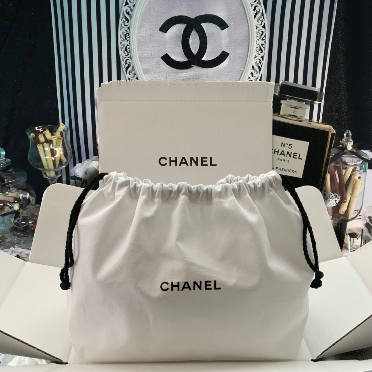 【新品】CHANEL BEAUTÉ ホワイトポーチ CHANEL ノベルティ ポーチ シャネル ホワイト BEAUTE WHITE