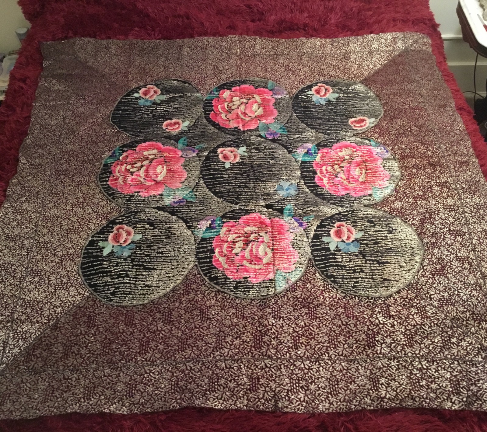 RARE VINTAGE LADY ART DECO GOLD EMBROIDERED & WOVEN SILK LACE SHAWL EMBROIDERY