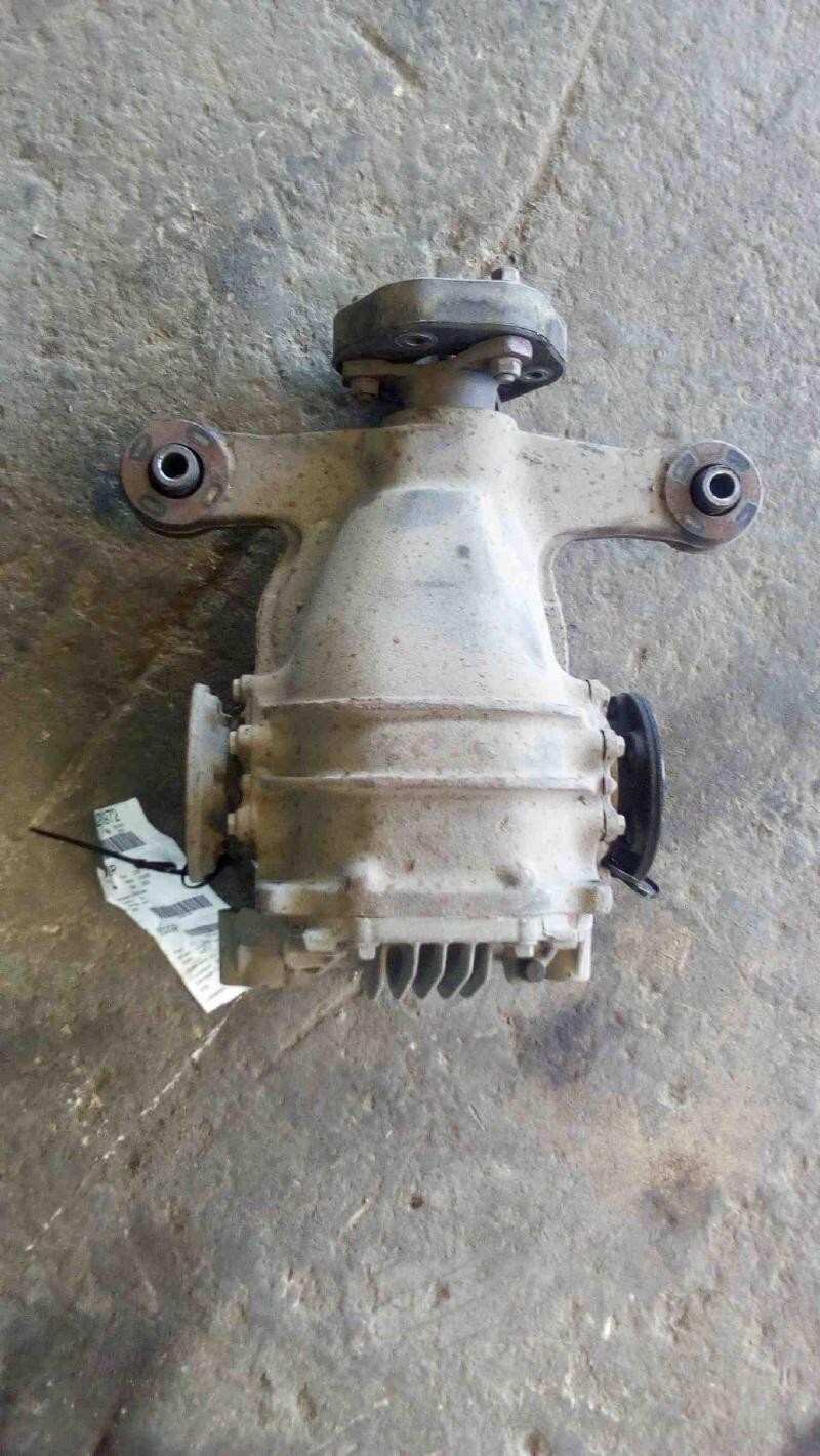 2001-2003 Lexus LS430 Rear Axle Differential Carrier