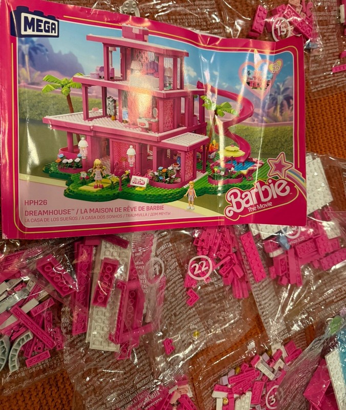 Mega Barbie The Movie Dream House 4 Mini figures Mattel