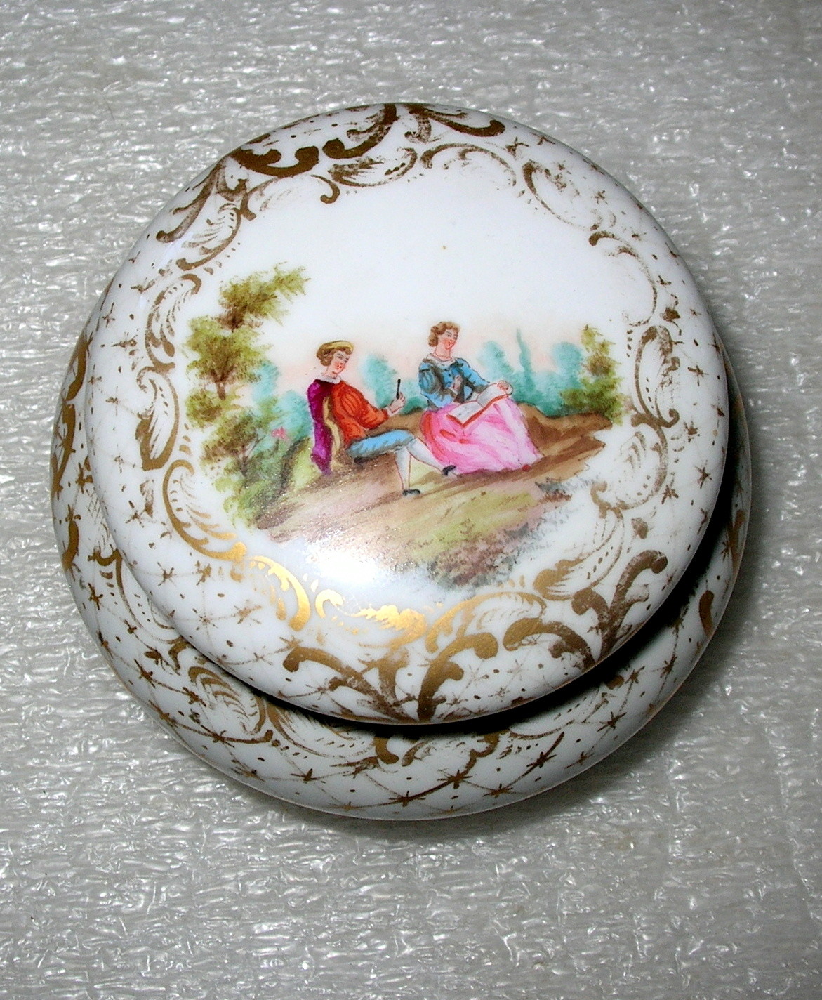 18TH CENTURY MEISSEN POWDER BOX