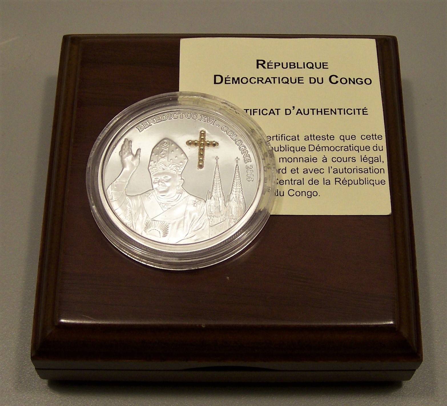 Republic Congo 2005 Pope Benedict Gold Cross 10 Francs PROOF STERLING Coin Boxed