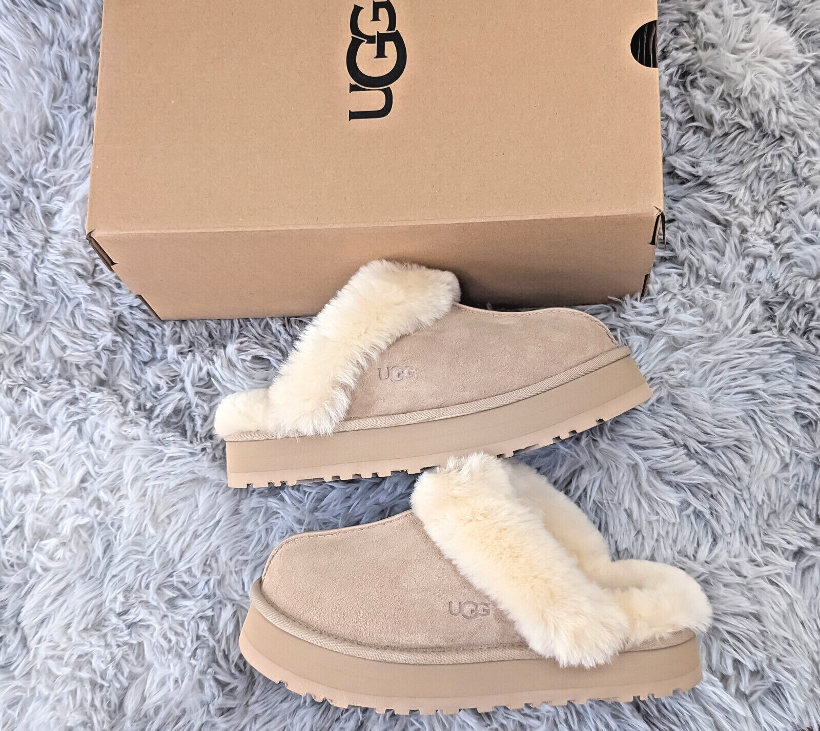 New in Box Women's UGG Brand Disquette Platform Slippers New in Box Women's UGG Brand Disquette Platform Slippers
