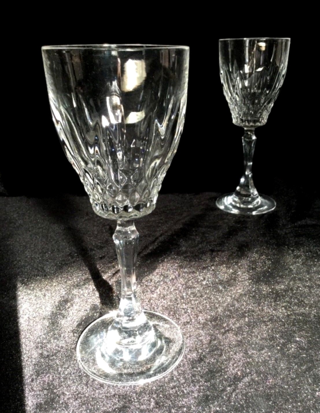 Lot 2 Matching Vintage Crystal Glass Wine Glasses Stemware - 6 7/8