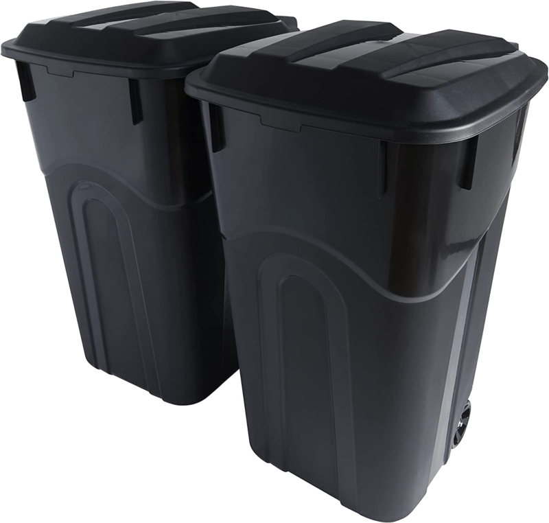 United Solutions 32 Gallon Wheeled Outdoor Garbage Can with Attached Snap Lock L