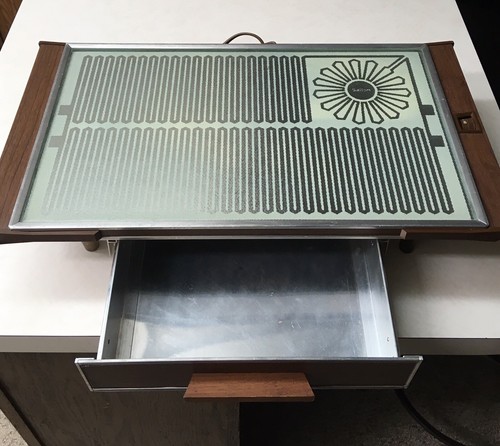 Vintage Salton Hotray Food Warming Tray with Bun Warmer Drawer #H-934 w/Sunspot.