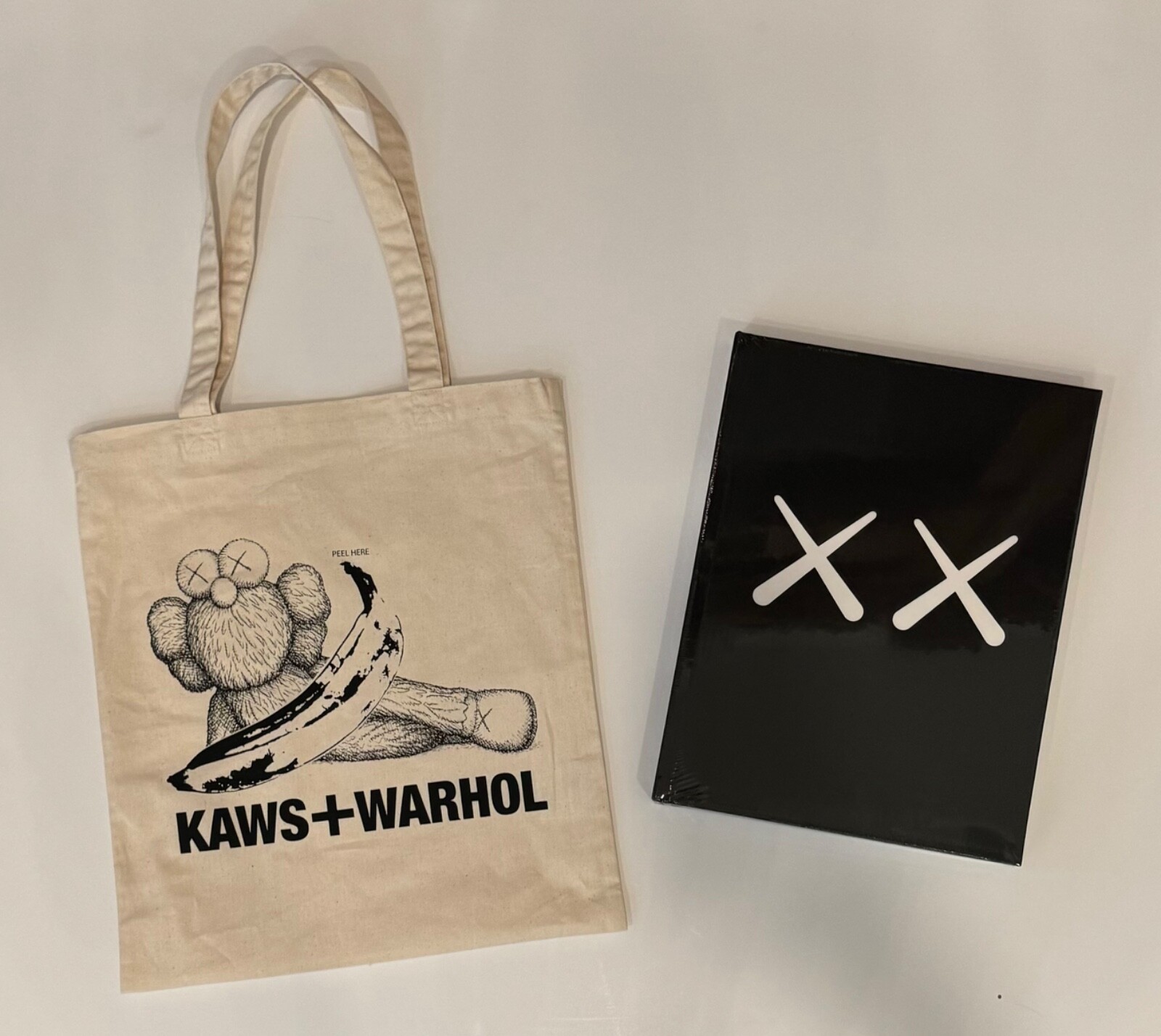 KAWS ARTBOOKトートバッグ付 $_57.JPG?set_id=880000500F