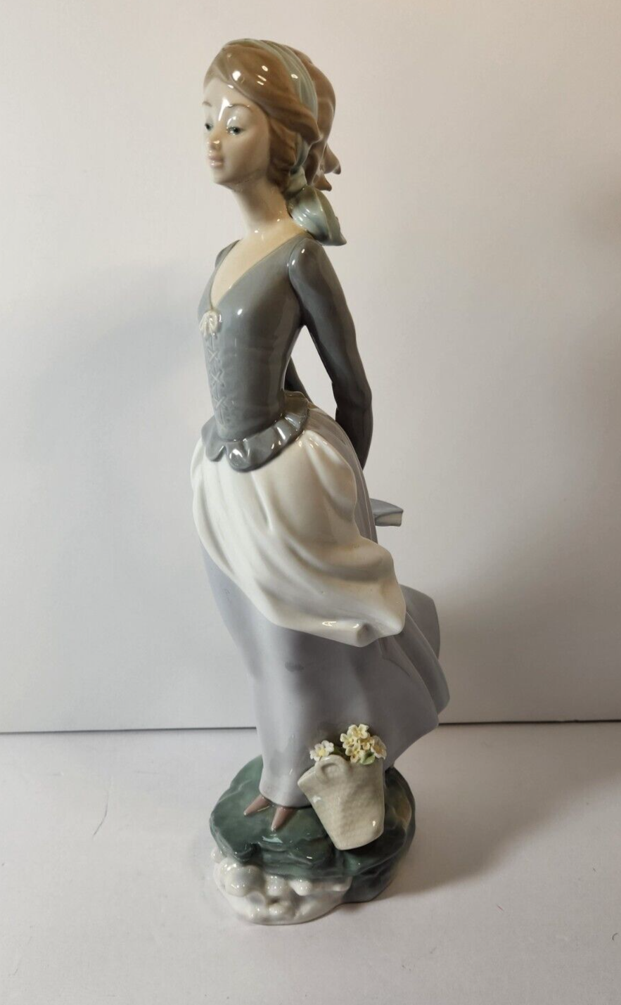 LLADRO 海のそよ風 Amazon.com: Lladró Surf's Up Figurine : Home & Kitchen
