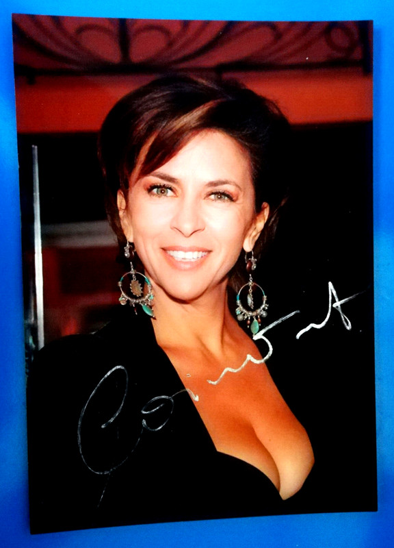 Autographe De Corine Touzet Sur Photo Format 15 X 21 Cm