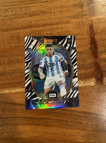 Enzo Fernandez 2022-23 Panini Select FIFA Zebra Prizm /25