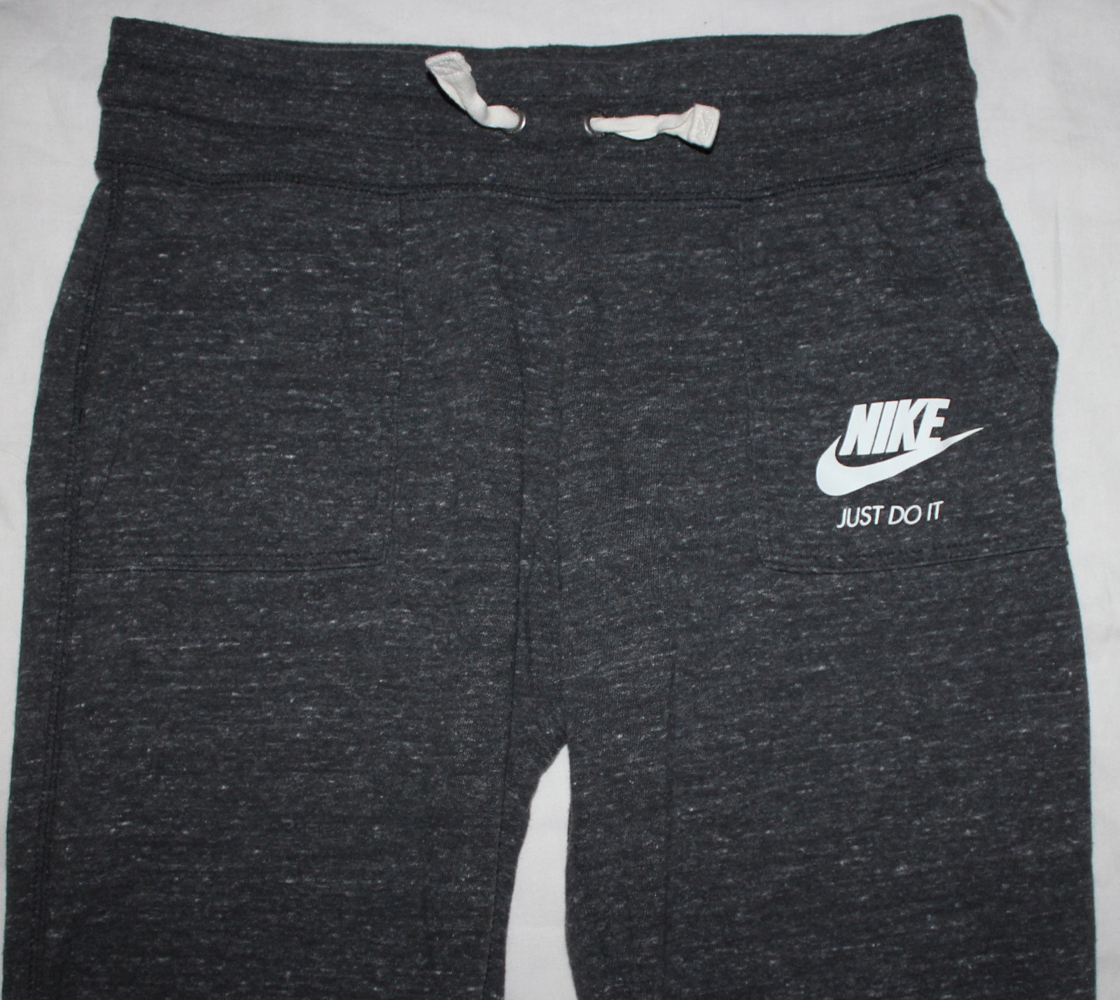 Nike Gym Vintage Capri Joggers Girls size Large L Sweat Pants Gray Lightweight