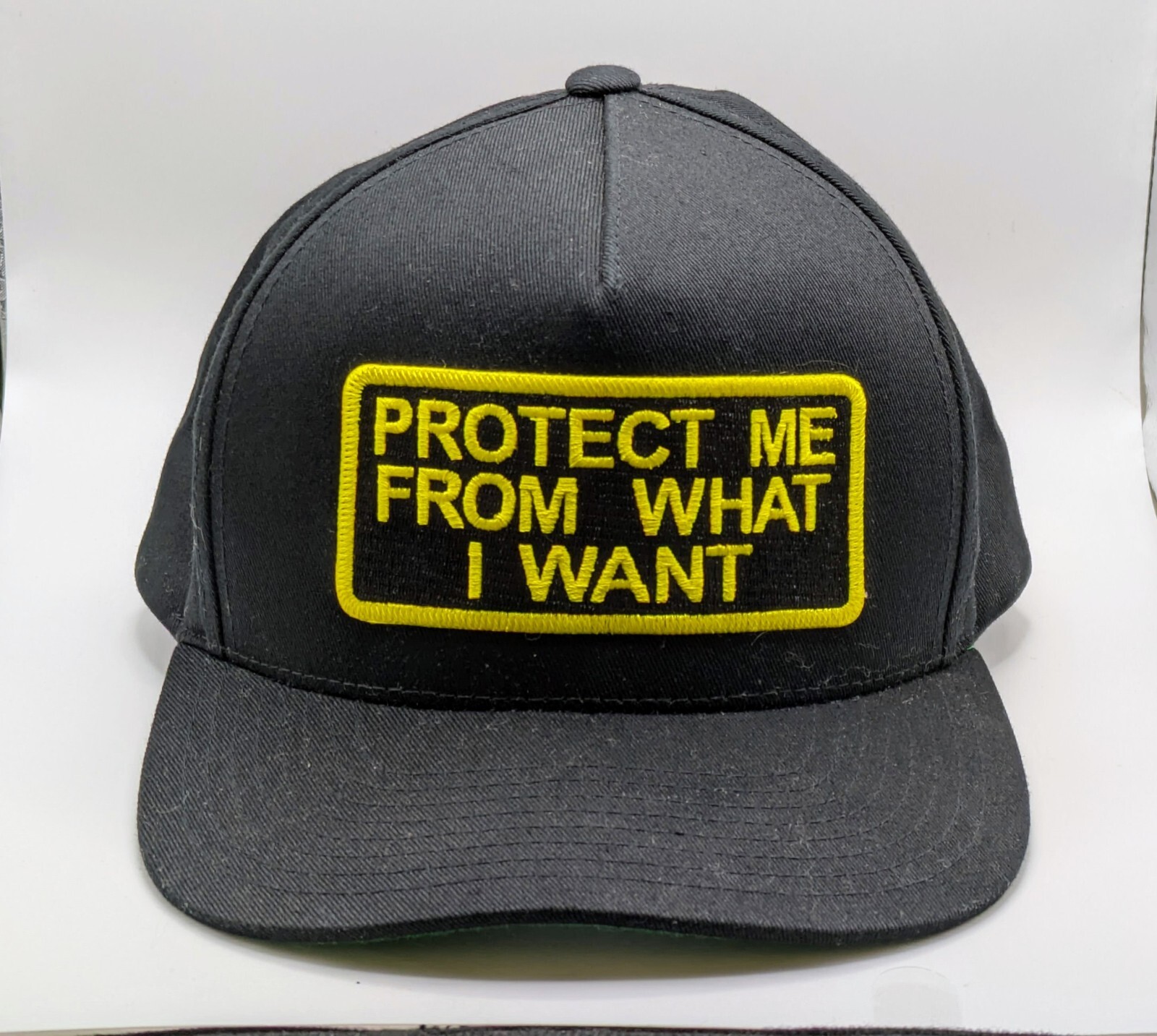 ジェニー・ホルツァー／PROTECT ME FROM WHAT I WANT Jenny Holzer 2024 