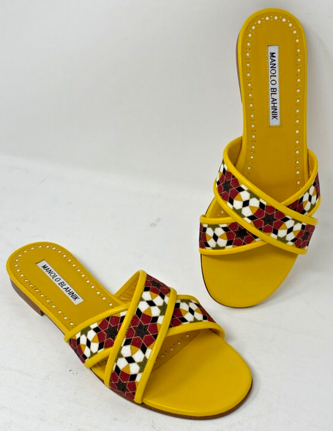 サンダル・ミュール Manolo Blahnik Martamod Flat Yellow Manolo Blahnik 50mm Shogmu Mules | Yellow | FARFETCH