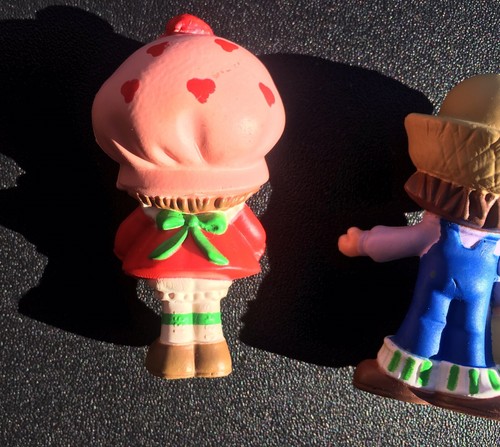 Strawberry Shortcake - 2 Vintage PVC Minis - Strawberry Shortcake & Huckleberry
