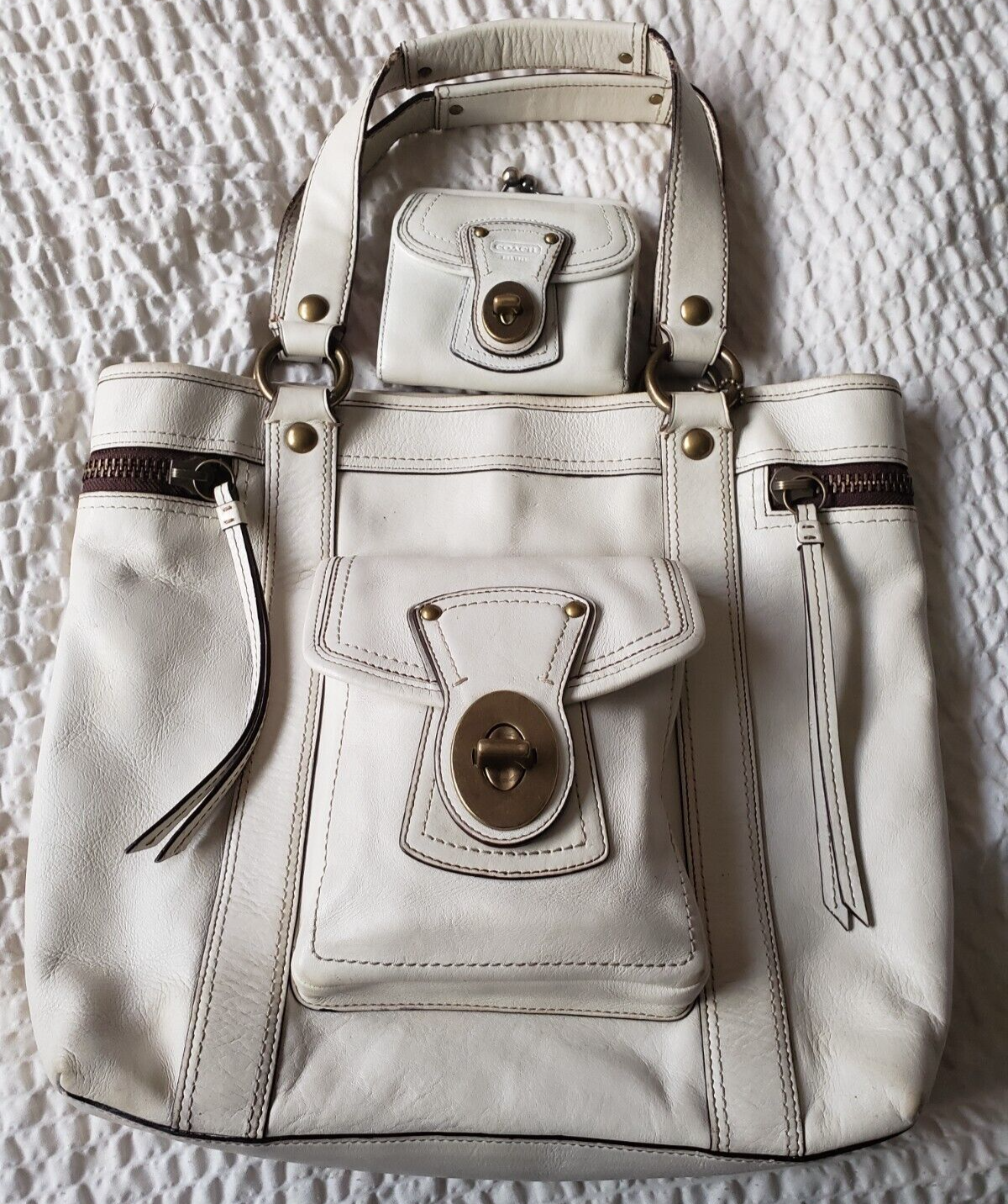 バッグ 65th Coach Legacy Signature Bag White COACH Signature Legacy Slim Flap Bag Brown White Turnlock