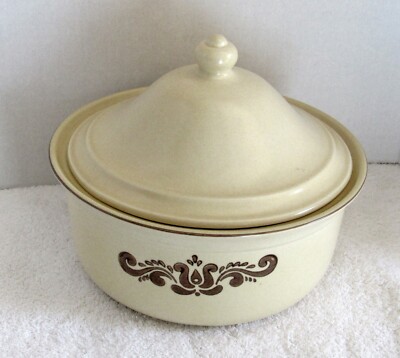 Pfaltzgraff Village Stoneware Made in USA Casserole With Lid 315