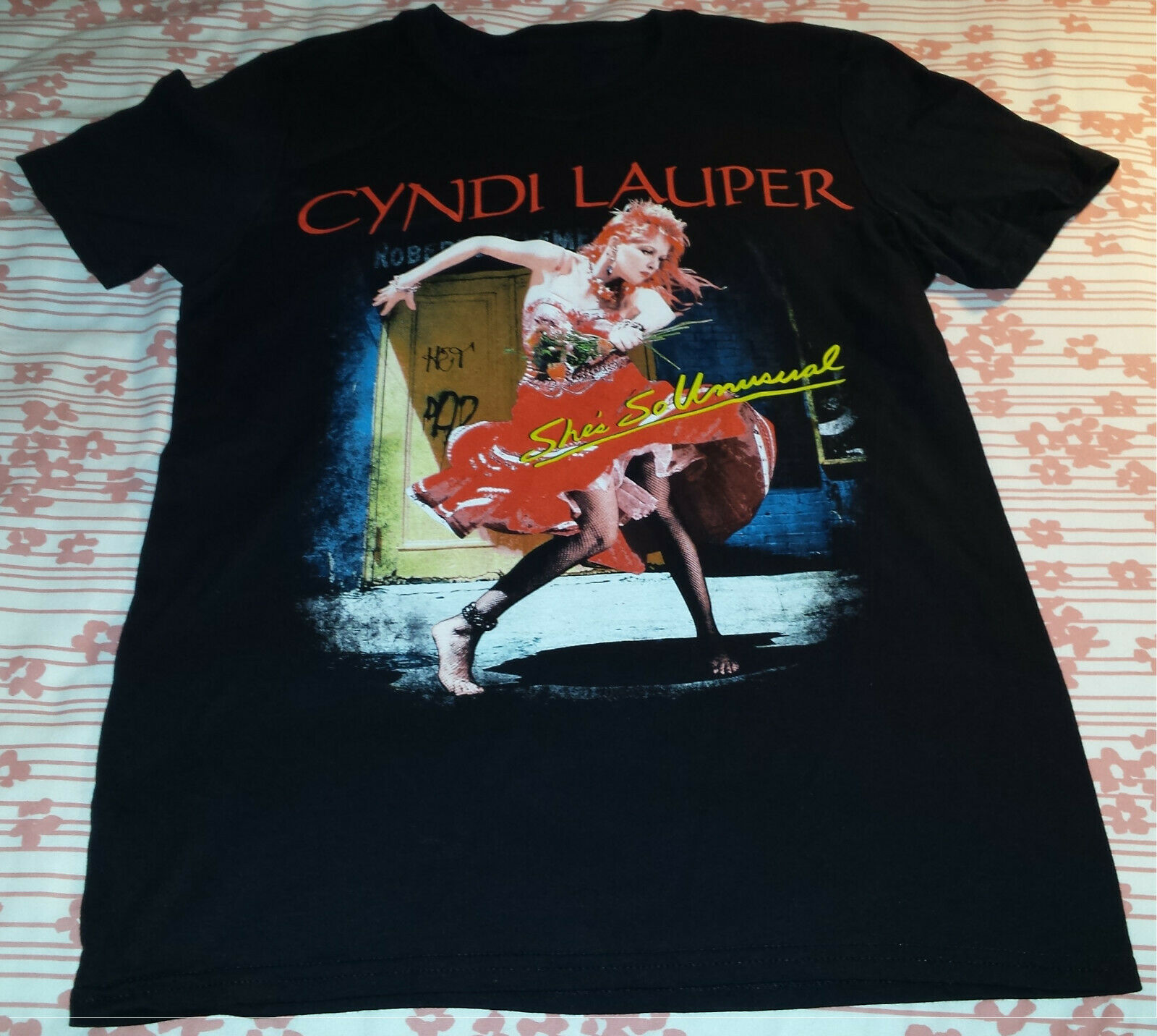 ヴィンテージCyndi Lauper & Cher Tシャツ Vintage Cyndi Lauper She's So Unusual T-Shirt Size S To 34xl