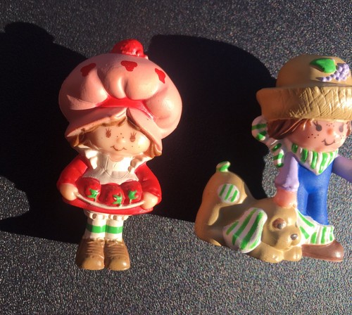 Strawberry Shortcake - 2 Vintage PVC Minis - Strawberry Shortcake & Huckleberry