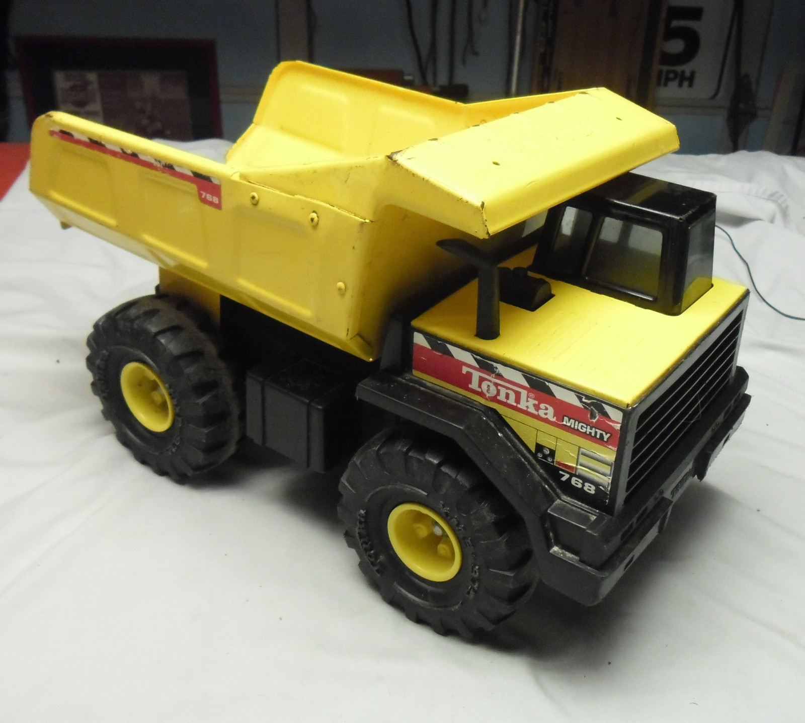 たかTONKA MIGHTY DUMP スチール製ダンプカー 金属製 Amazon.com: Tonka Retro Mighty Dump Truck - Collector's